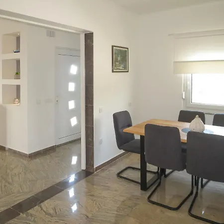 Daire Andrijana - Srd401 Maslenica